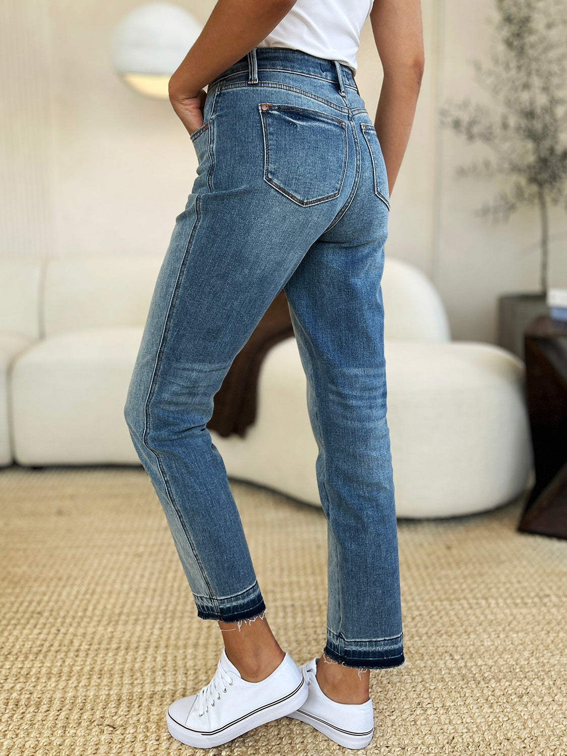 JUDY BLUE Mid Rise Rigid Magic Release Hem Jeans