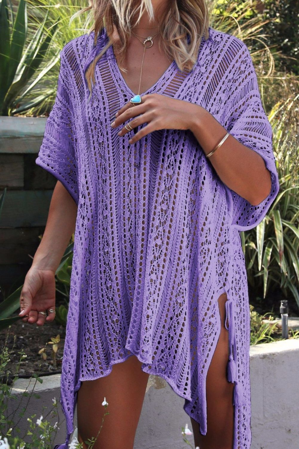 ☀️Cutout V-Neck Cover-Up with Tassel Product measurements:
One Size:Top Length 30.71 in, Bust 66.93 in