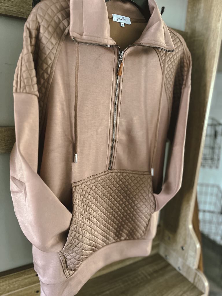 QUINN QUILTED HALF ZIP PULLOVERS