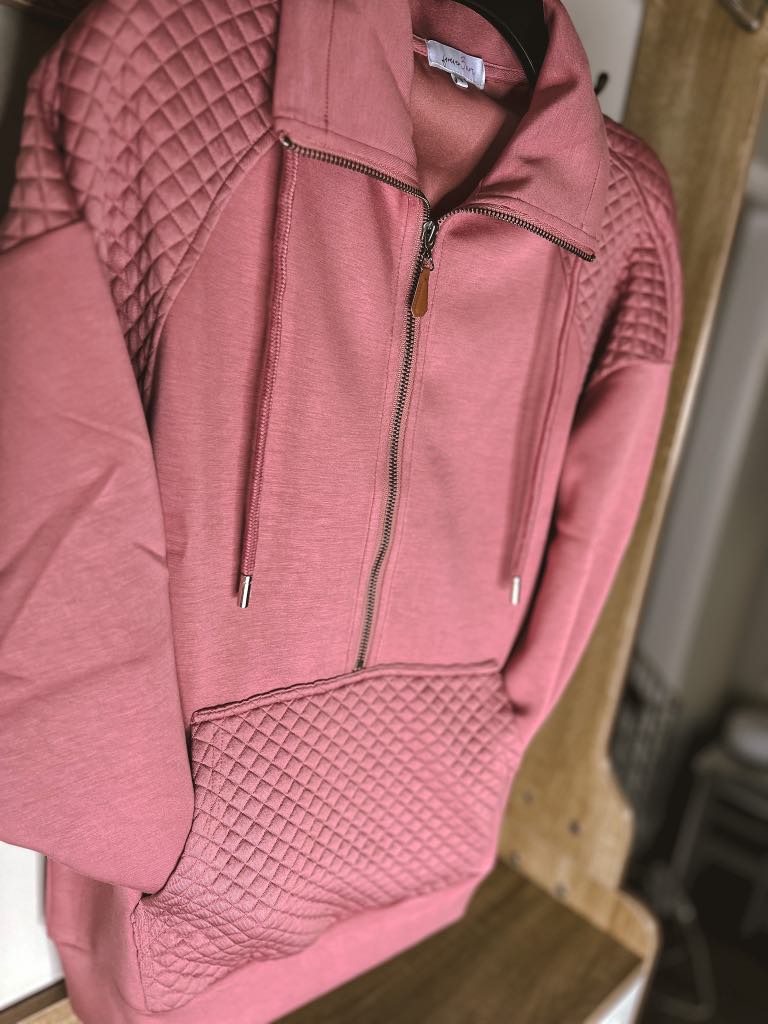 QUINN QUILTED HALF ZIP PULLOVERS