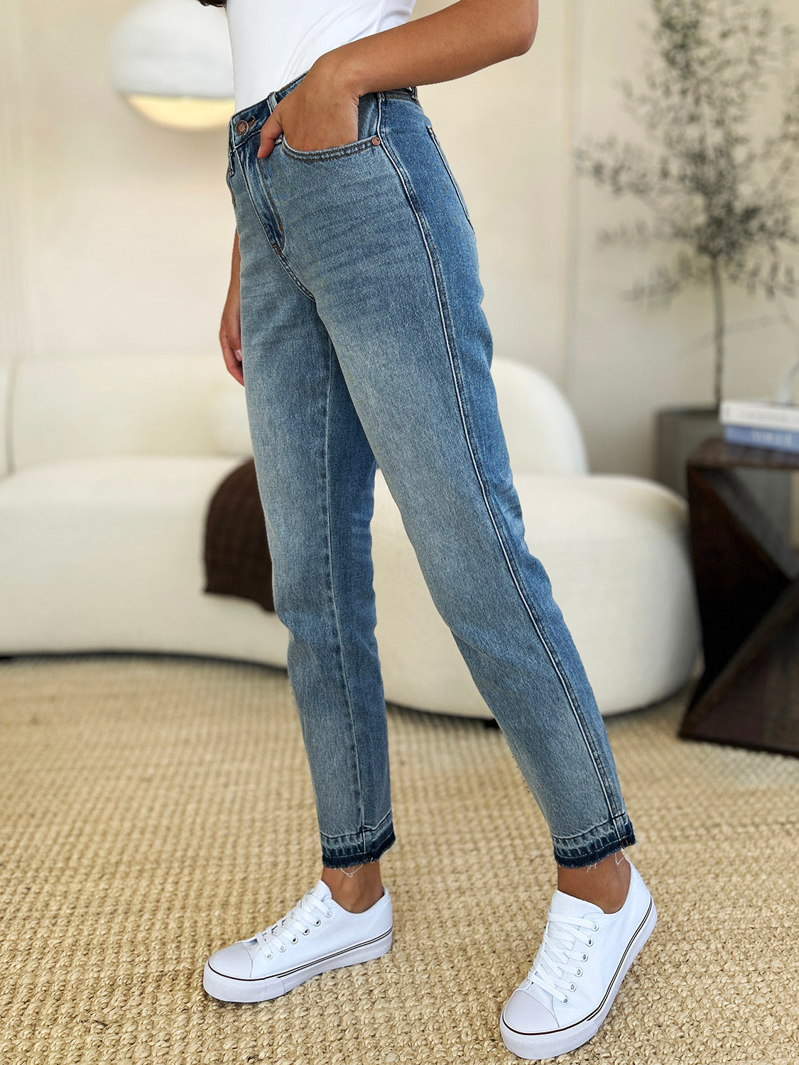 JUDY BLUE Mid Rise Rigid Magic Release Hem Jeans