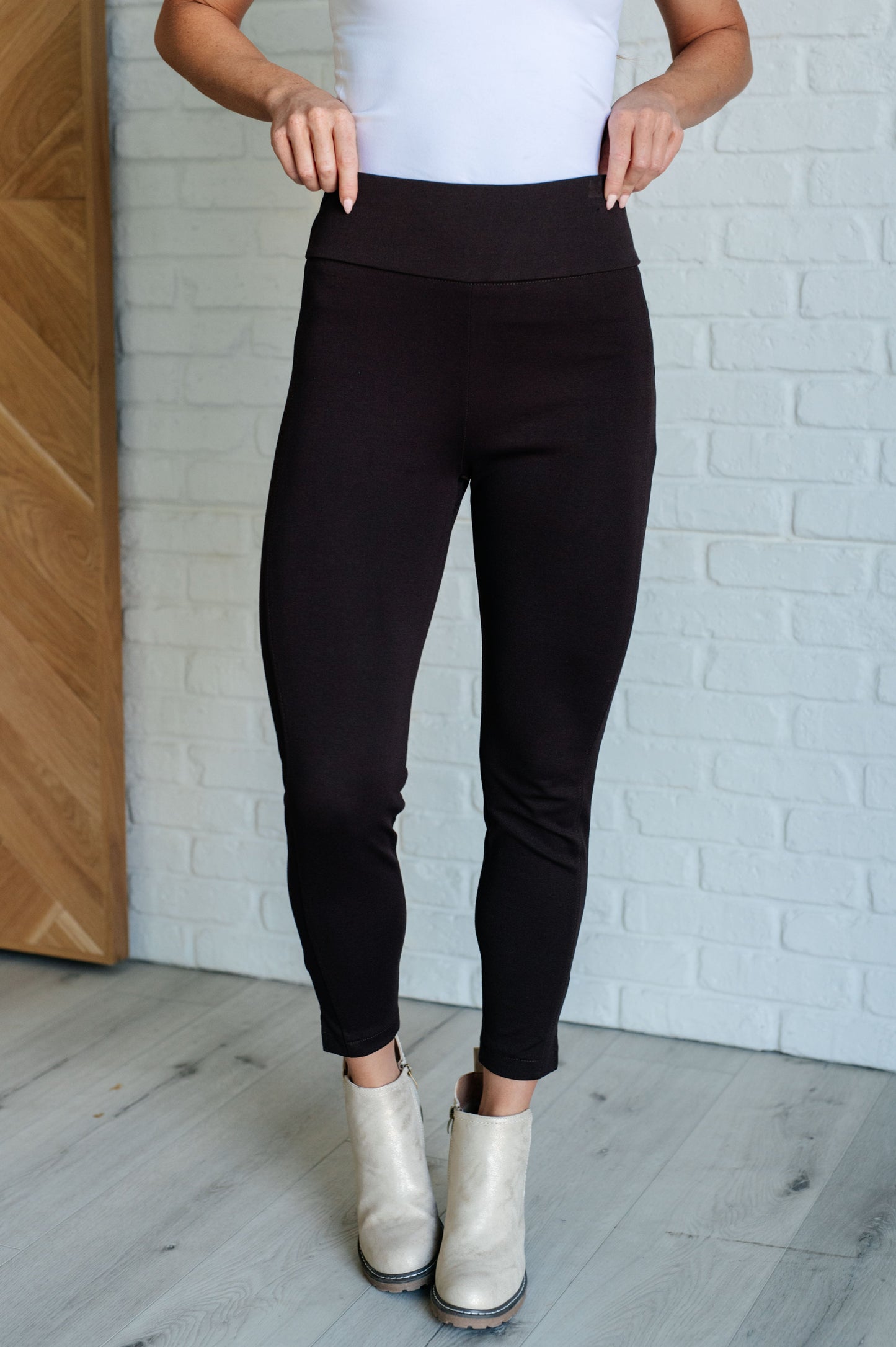 Magic Ankle Crop Skinny Pants in Chocolate