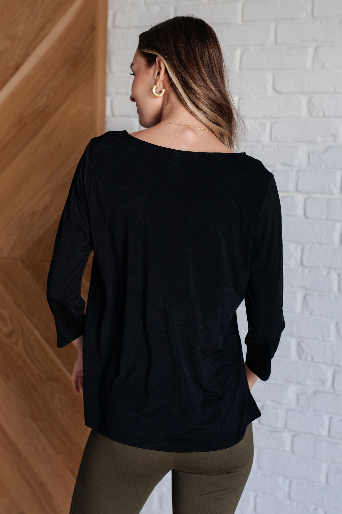 Signature Classic Round Neck Top in Black