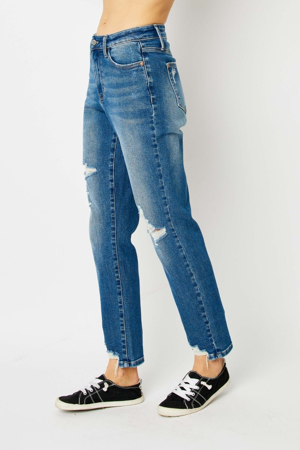 ❤️Judy Blue Distressed Slim Jeans