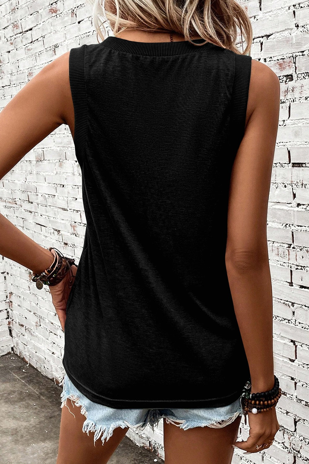 ▪️V-Neck Tank Top