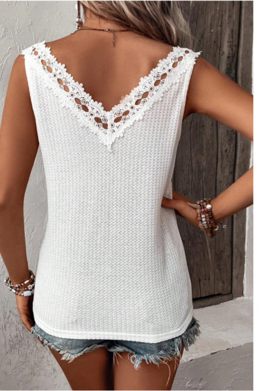 🤍Lace Detail Textured V-Neck Tank