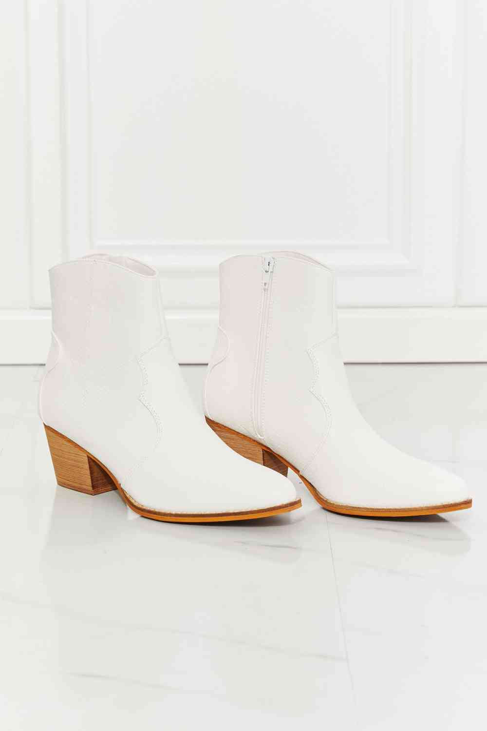 🤍Watertower Western Ankle Boots in White