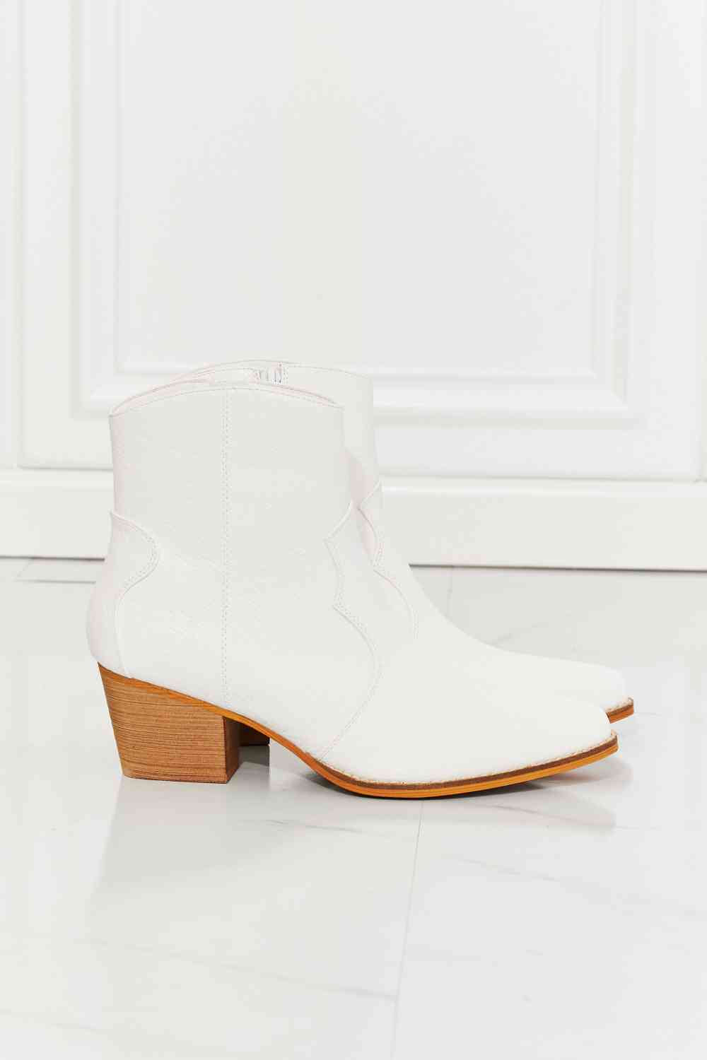 🤍Watertower Western Ankle Boots in White